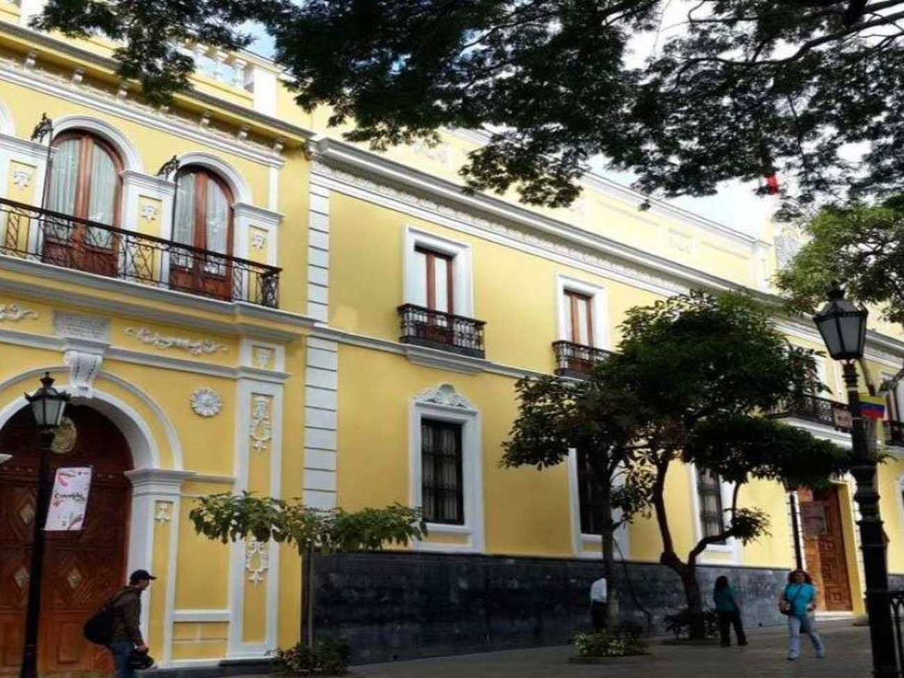 casa-amarilla-122650