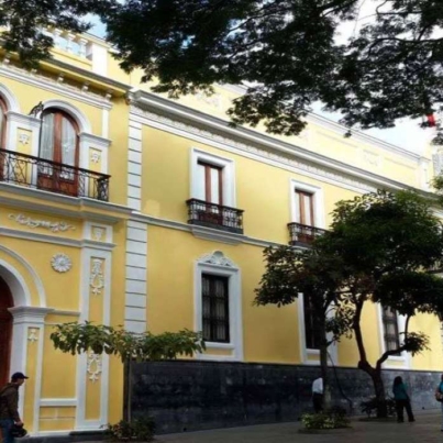 casa-amarilla-122650