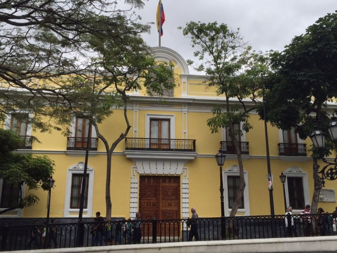 casa-amarilla-en-caracas-157109