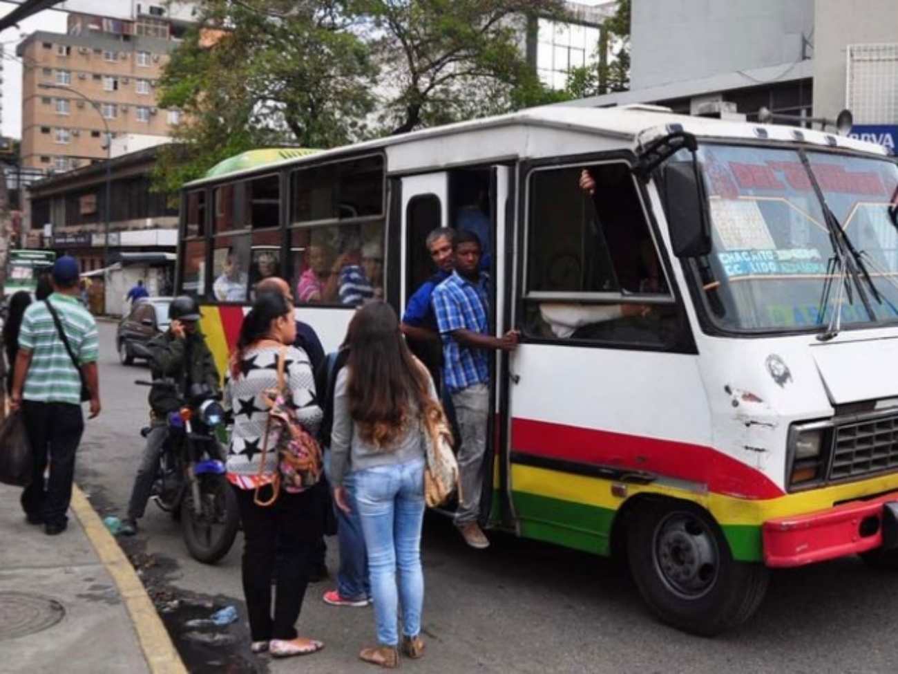 TRANSPORTE-PUBLICO-EN-CARACAS