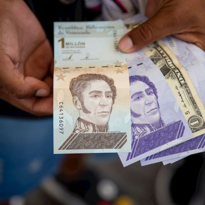 bolivares-dolar-venezuela-reconversion-EFE-1