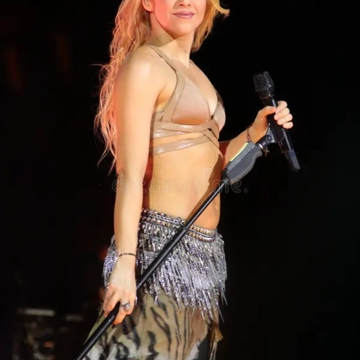 minsk-bielorrusia-de-mayo-shakira-se-realiza-en-la-minsk-arena-el-de-mayo-de-en-minsk-bielorrusia-35685328