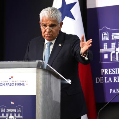 AME6221. CIUDAD DE PANAMÁ (PANAMÁ), 02/02/2025.- El presidente panameño, José Raúl Mulino, habla en una rueda de prensa tras reunirse con el secretario de Estado de Estados Unidos, Marco Rubio, este domingo en Ciudad de Panamá (Panamá). Mulino informó que en la reunión con Rubio, le trasladó que "la soberanía de Panamá no está en cuestión". EFE/ Gabriel Rodríguez