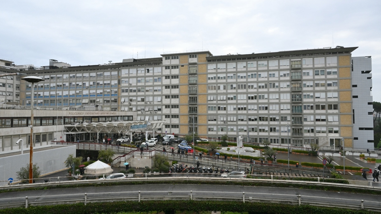 A general view shows the Gemelli hospital where Pope Francis is hospitalized with pneumonia, in Rome on February 26, 2025.  (Photo by Alberto PIZZOLI / AFP)