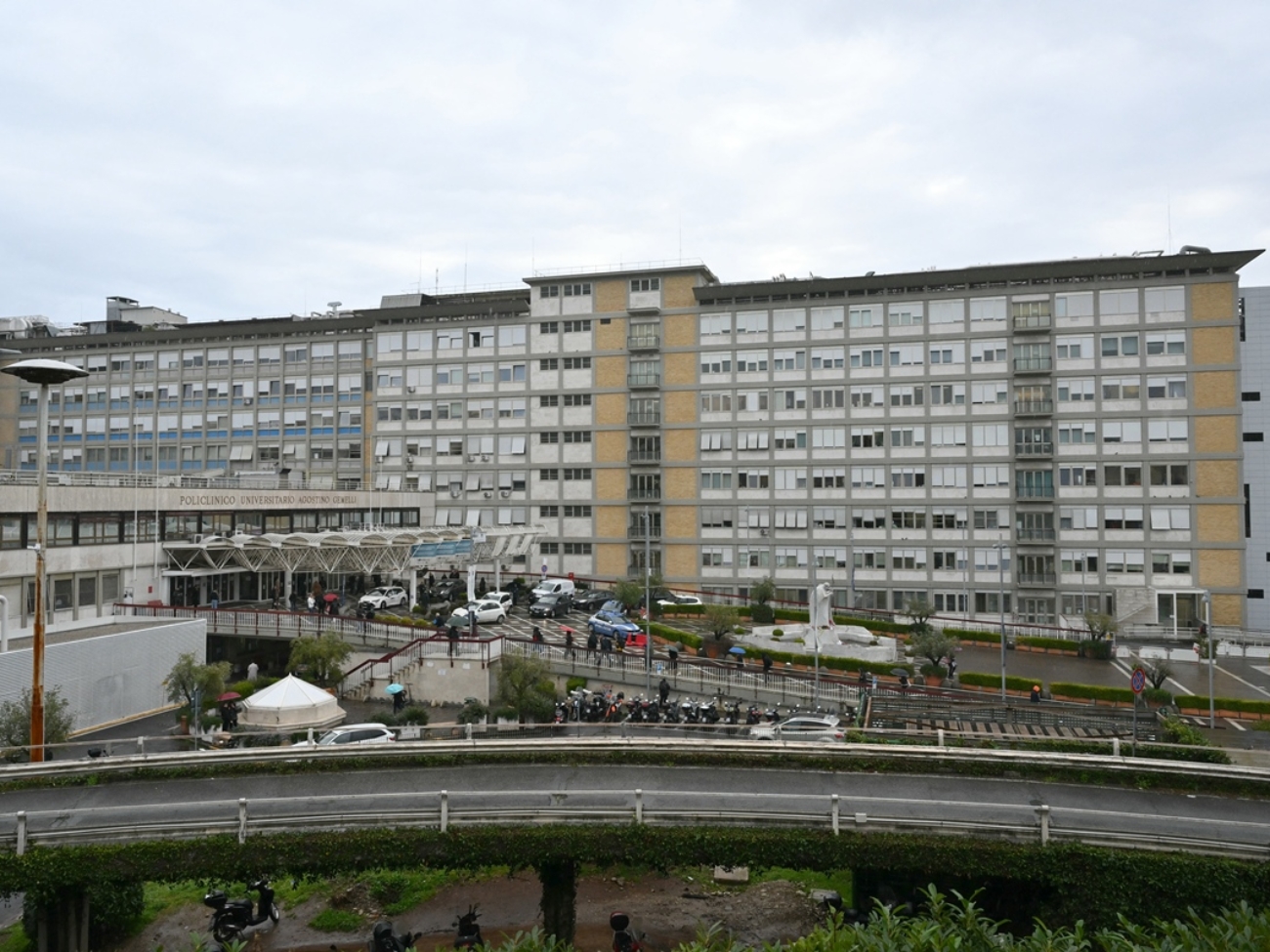 A general view shows the Gemelli hospital where Pope Francis is hospitalized with pneumonia, in Rome on February 26, 2025.  (Photo by Alberto PIZZOLI / AFP)