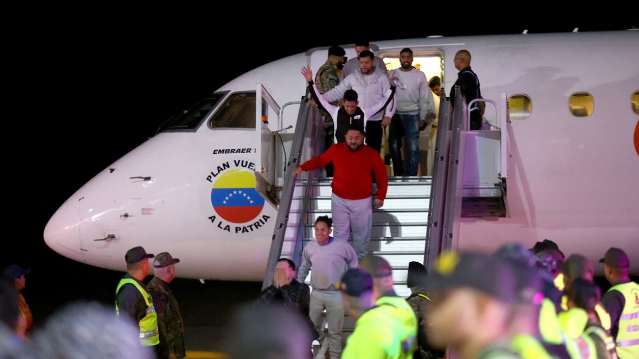 Venezuelan migrants deported from US arrive at Simon Bolivar international airport in Maiquetia, Venezuela on February 10, 2025. Venezuela sent two planes on February 10 to bring nearly 200 undocumented migrants back from the United States, saying it hoped for a "new beginning" in ties with Washington, which does not recognize Nicolas Maduro as the legitimate president. (Photo by Pedro MATTEY / AFP)