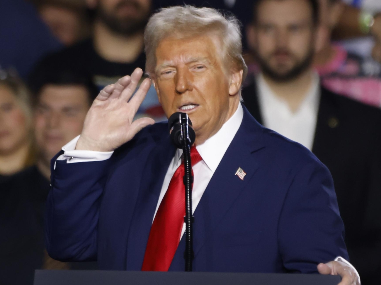 Las Vegas (United States), 25/01/2025.- US President Donald J. Trump speaks at an event at the Circa Resort and Casino in Las Vegas, Nevada, USA, 25 January 2025. EFE/EPA/BIZUAYEHU TESFAYE