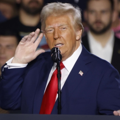 Las Vegas (United States), 25/01/2025.- US President Donald J. Trump speaks at an event at the Circa Resort and Casino in Las Vegas, Nevada, USA, 25 January 2025. EFE/EPA/BIZUAYEHU TESFAYE