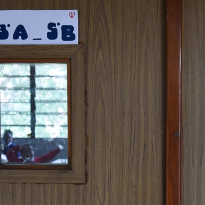 A bullet hole is seen at a classroom of the Jesus Maestro school at Jose Felix Ribas neighbourhood in Caracas on February 23, 2023. Shootout drills organized by the International Committee of the Red Cross (ICRC) are being carried out at schools in some of the most violent neighbourhoods of Caracas. Similar security drills happen in other Latin American countries with high levels of violence, such as Brazil and Mexico. (Photo by Miguel ZAMBRANO / AFP)