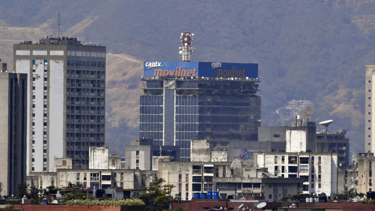 View of the state-owned telephone and internet company CANTV headquarters in Caracas, on March 10, 2019. Sunday is the third day Venezuelans remain without communications, electricity or water, in an unprecedented power outage that already left 15 patients dead and threatens with extending indefinitely, increasing distress for the severe political and economic crisis hitting the oil-rich South American nation. (Photo by YURI CORTEZ / AFP)