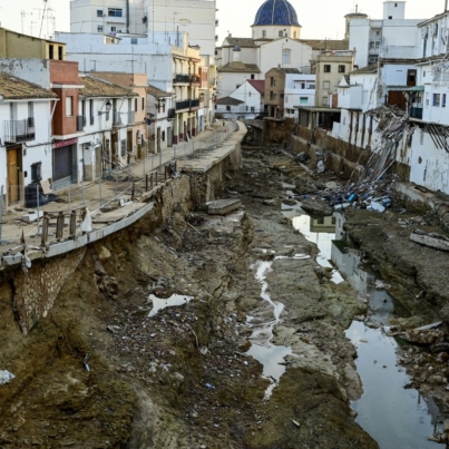 Flood damaged homes line the river in Chiva, in the region of Valencia, eastern Spain, in the aftermath of catastrophic deadly floods on November 19, 2024. October's catastrophic floods left at least 226 people dead, according to officials. (Photo by JOSE JORDAN / AFP)