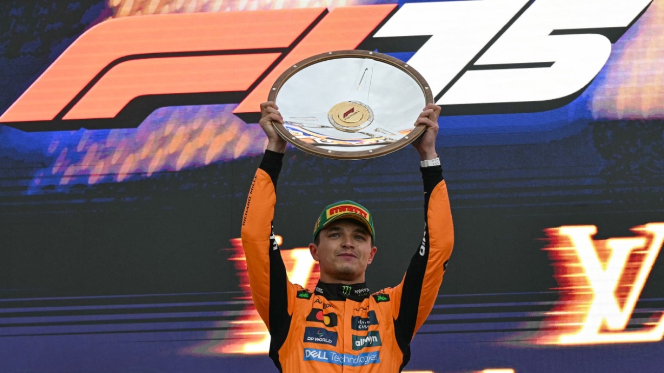 First-placed McLaren's British driver Lando Norris celebrates on the podium after the Australian Formula One Grand Prix at Albert Park Circuit in Melbourne on March 16, 2025. (Photo by Saeed KHAN / AFP) / -- IMAGE RESTRICTED TO EDITORIAL USE - STRICTLY NO COMMERCIAL USE --