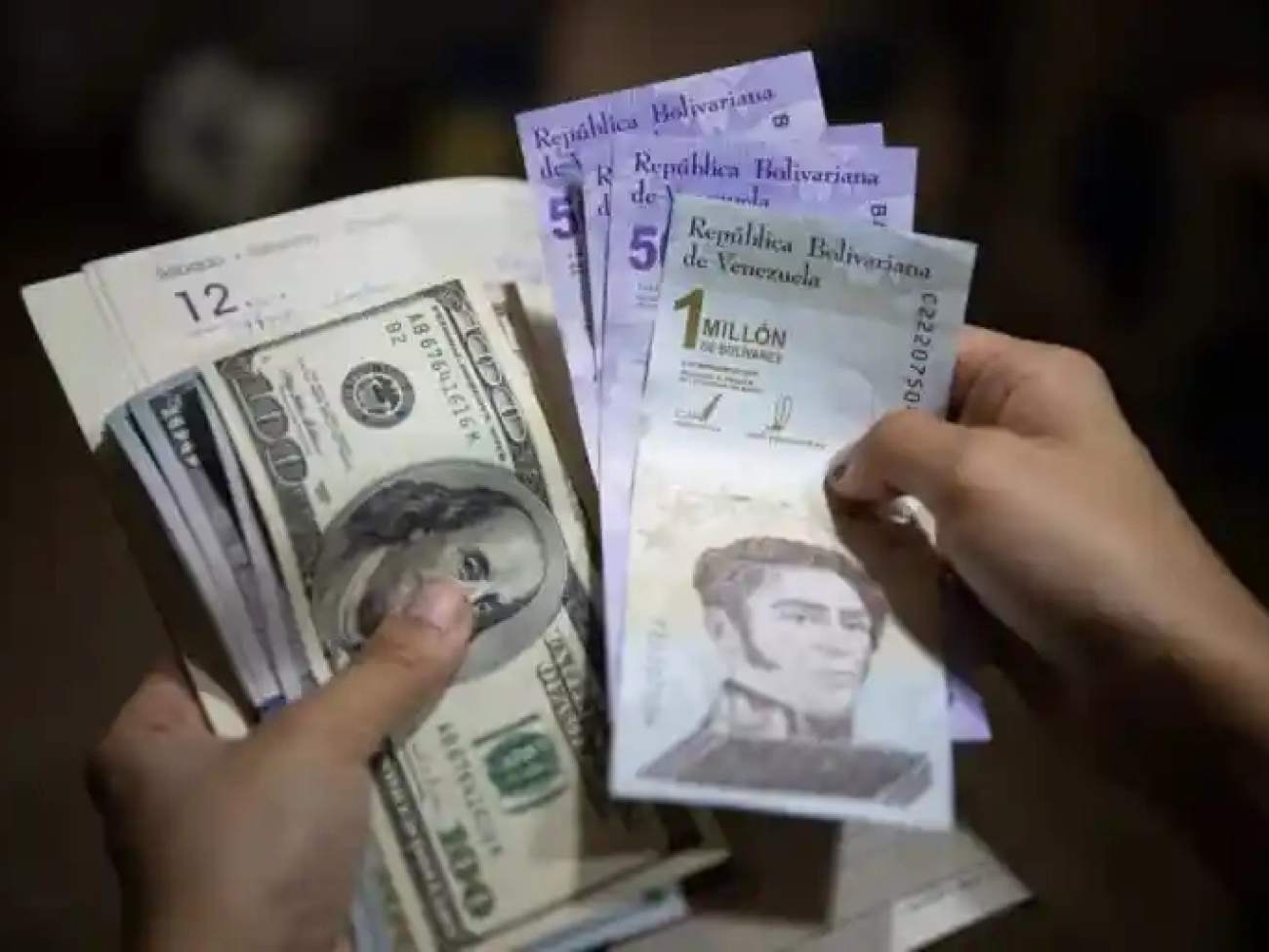economia-venezuela-crisis-bolivares-dolares-1024x683-1