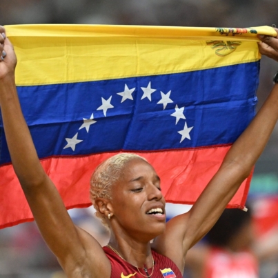 Budapest (Hungary), 25/08/2023.- Yulimar Rojas of Venezuela celebrates her victory after the final of women's triple jump of the World Athletics Championships in the National Athletics Centre in Budapest, Hungary, 25 August 2023. (Mundial de Atletismo, Triple salto, Hungría) EFE/EPA/Zsolt Czegledi HUNGARY OUT