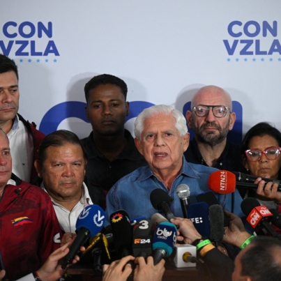 Omar Barboza, leader of the opposition party Un Nuevo Tiempo, talks to the media as he waits for the presidential election results in Caracas on July 28, 2024. With bated breath, Venezuela awaited the results Sunday of a fraught presidential election in which socialist incumbent Nicolas Maduro faced the biggest challenge yet to his party's 25-year hold on power. (Photo by Federico PARRA / AFP)