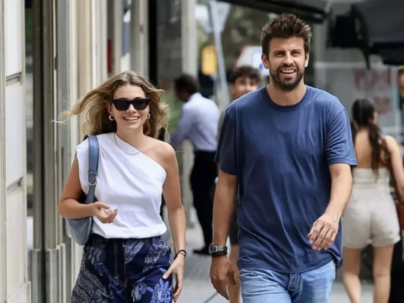 Clara-Chia-y-Gerard-Pique-2000-60120ecba9734248855efe2cd9ea8afa-768x512