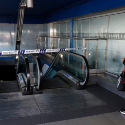 cortesia-acceso-cerrado-a-la-estacion-de-metro-de-plaza-de-castilla-de-madrid-40352