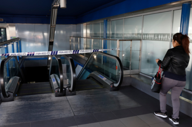 cortesia-acceso-cerrado-a-la-estacion-de-metro-de-plaza-de-castilla-de-madrid-40352