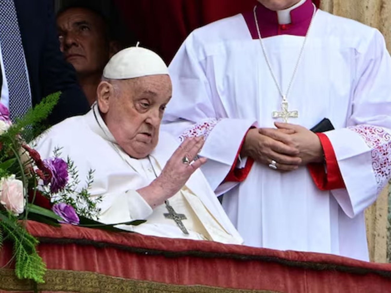 el-papa-francisco-reaparece-para-impartir-la-bendicion-urbi-et-orbi-39865