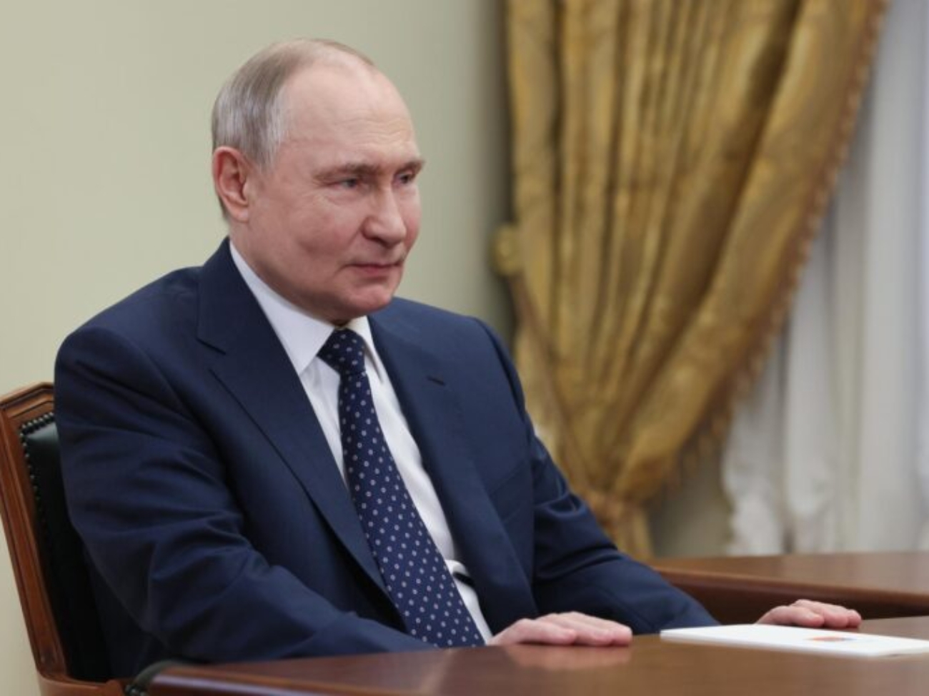 ST. PETERSBURG (Russian Federation), 28/04/2025.- Russian President Vladimir Putin attends a meeting with Speaker of the State Duma Vyacheslav Volodin in St. Petersburg, Russia, 28 April 2025. (Rusia, San Petersburgo) EFE/EPA/MIKHAIL METZEL / SPUTNIK / KREMLIN POOL MANDATORY CREDIT