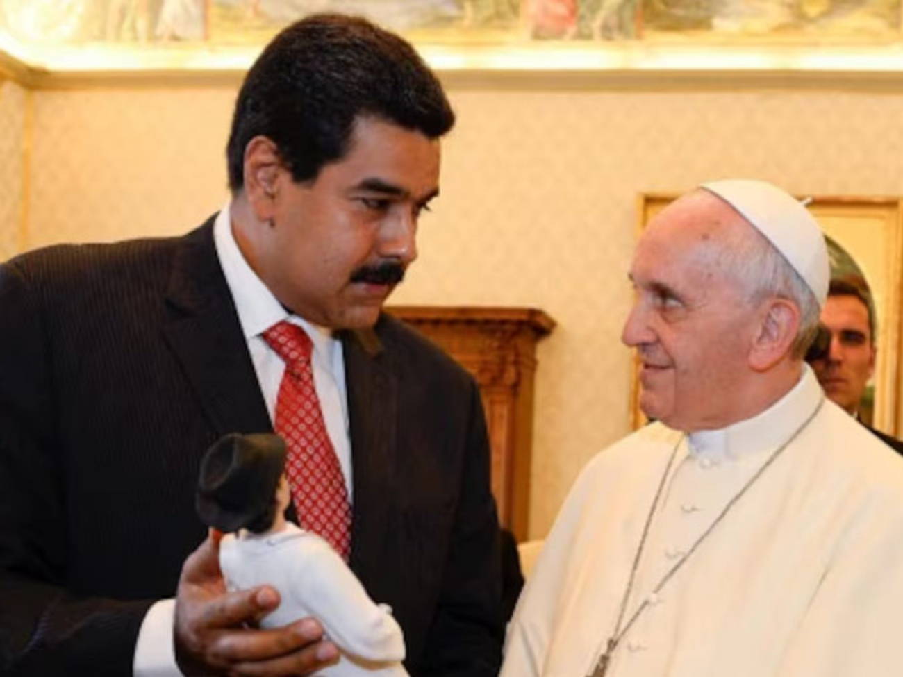 presidente-nicolas-maduro-y-el-papa-francisco-36555