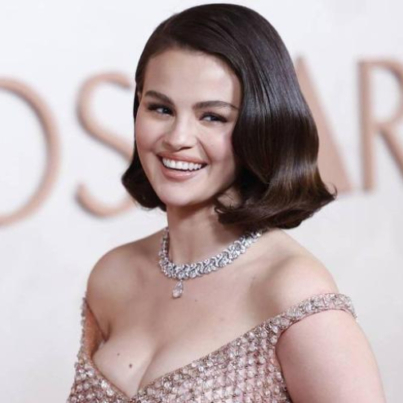 selena-gomez-recibe-el-premio-mujer-del-ano-en-billboard-mujeres-latinas-en-la-musica-2025-40178