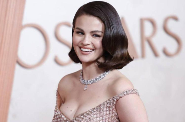 selena-gomez-recibe-el-premio-mujer-del-ano-en-billboard-mujeres-latinas-en-la-musica-2025-40178