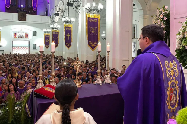 venezolanos-acuden-a-venerar-al-nazareno-de-san-pablo-39741