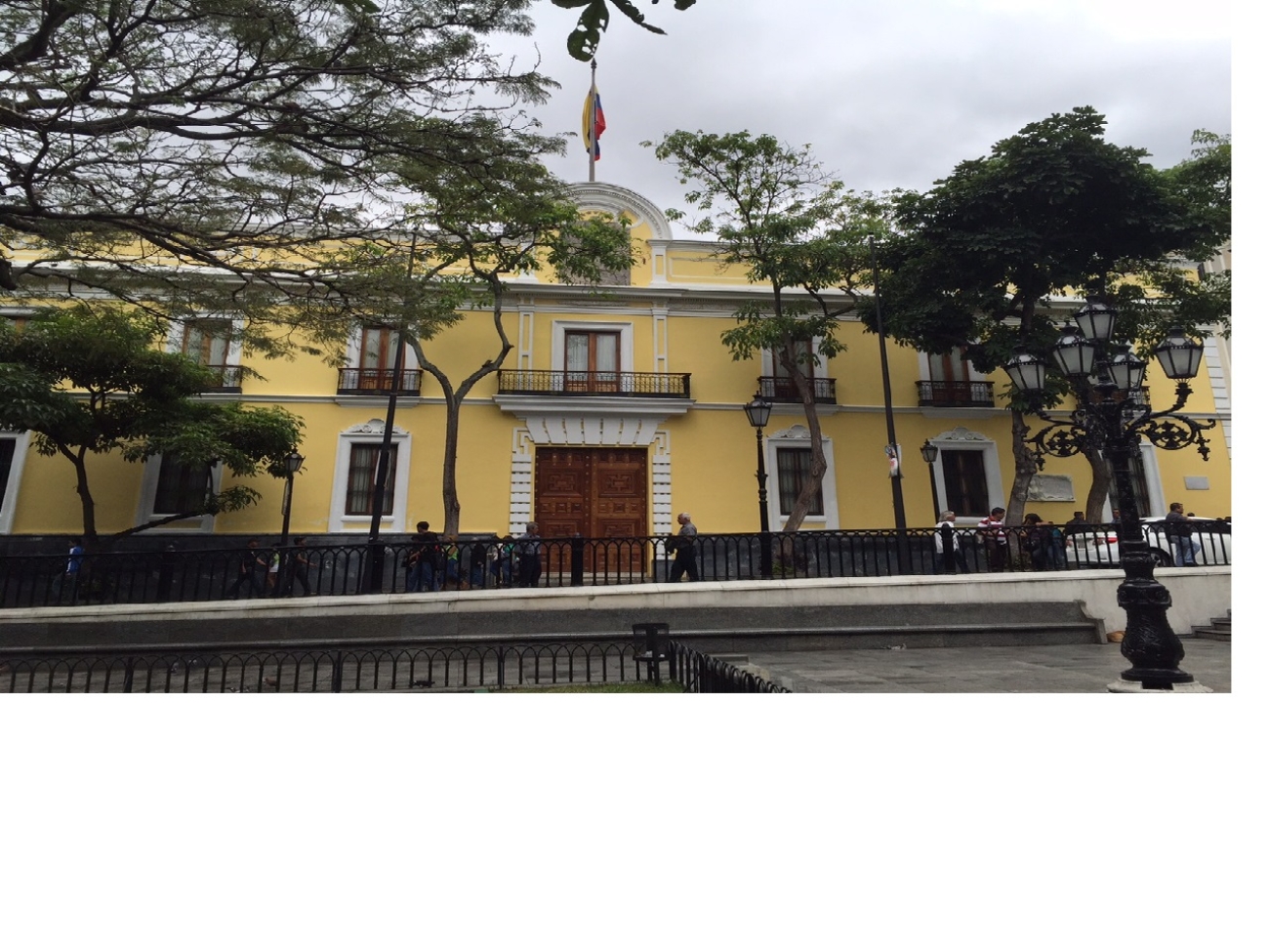 venezuela-expreso-su-condena-al-atentado-terrorista-que-este-sabado-se-cometio-contra-estacion-162236 (1)