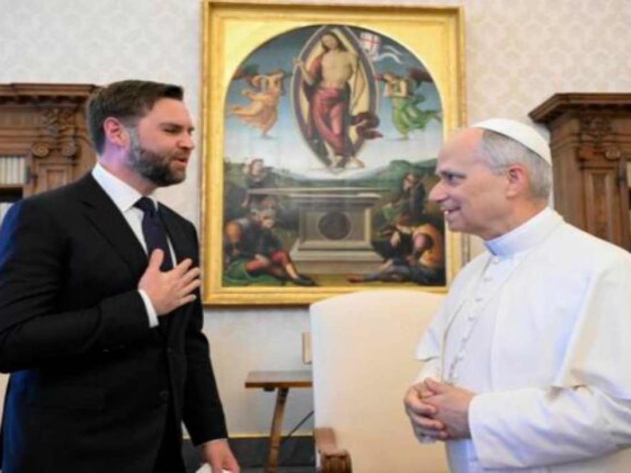 VATICAN CITY (Vatican City State (Holy See)), 19/05/2025.- A handout picture provided by the Vatican Media shows US Vice President Vance and Pope Leo XIV during their meeting in the Vatican, May 19, 2025. (Papa) EFE/EPA/VATICAN MEDIA HANDOUT HANDOUT EDITORIAL USE ONLY/NO SALES
