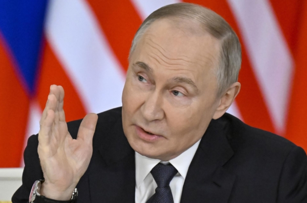 FOTODELDÍA MOSCÚ (Federación Rusa), 14/05/2025.- El presidente ruso, Vladímir Putin, habla durante una declaración conjunta a los medios de comunicación con el primer ministro de Malasia tras sus conversaciones en el Kremlin en Moscú, Rusia, este miércoles. El primer ministro malasio se encuentra de visita oficial en Moscú. EFE/ Alexander Nemenov / POOL