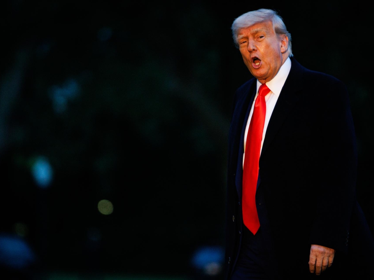 WASHINGTON (United States), 22/05/2025.- US President Donald Trump walks towards the White House after landing on the South Lawn in Washington, DC, USA, 22 May 2025. President Trump is returning from Trump National Golf Club in Virginia after a private dinner. EFE/EPA/SAMUEL CORUM / POOL