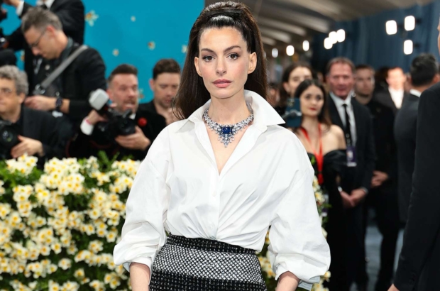 Anne-Hathaway