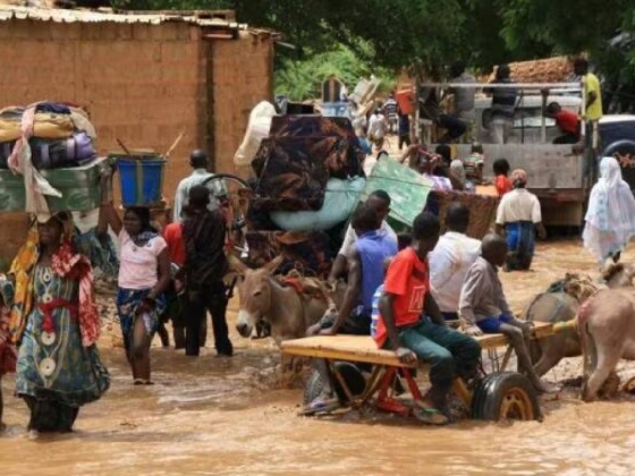 Sube-a-158-el-numero-de-muertos-por-las-graves-inundaciones-en-el-oeste-de-Nigeria-1-747x420