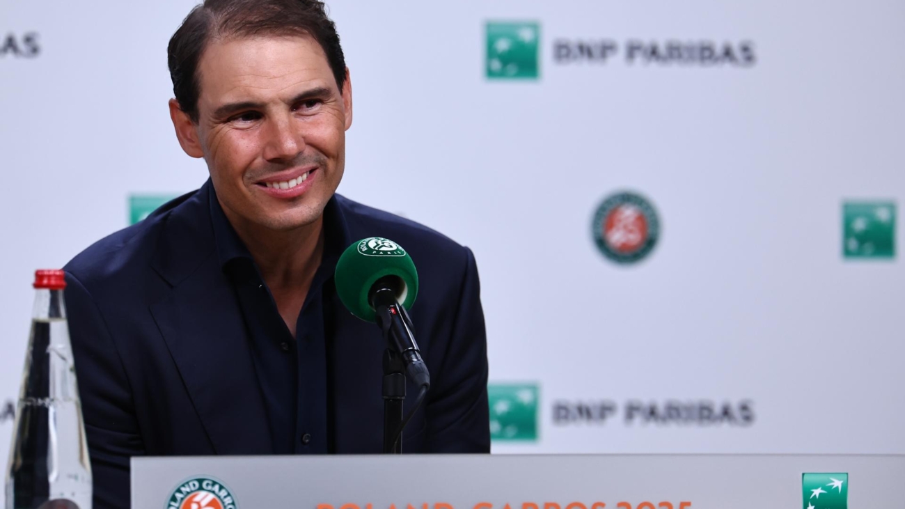 PARIS (France), 25/05/2025.- Spanish tennis player Rafael Nadal gives a press conference after his honouring ceremony at the Court Philippe Chatrier at the French Open Grand Slam tennis tournament at Roland Garros in Paris, France, 25 May 2025. Nadal made his first appearance at the French Open in 2005 and won the title 14 times. (Tenis, Abierto, Francia) EFE/EPA/CHRISTOPHE PETIT TESSON