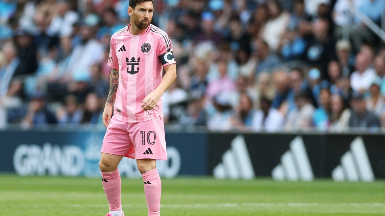 ST PAUL, MINNESOTA - MAY 10: Lionel Messi #10 of Inter Miami CF reacts during the MLS match between Minnesota United FC and Inter Miami CF at Allianz Field on May 10, 2025 in St Paul, Minnesota.   David Berding/Getty Images/AFP (Photo by David Berding / GETTY IMAGES NORTH AMERICA / Getty Images via AFP)