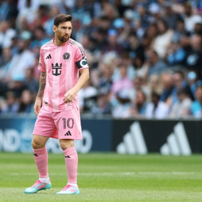 ST PAUL, MINNESOTA - MAY 10: Lionel Messi #10 of Inter Miami CF reacts during the MLS match between Minnesota United FC and Inter Miami CF at Allianz Field on May 10, 2025 in St Paul, Minnesota.   David Berding/Getty Images/AFP (Photo by David Berding / GETTY IMAGES NORTH AMERICA / Getty Images via AFP)