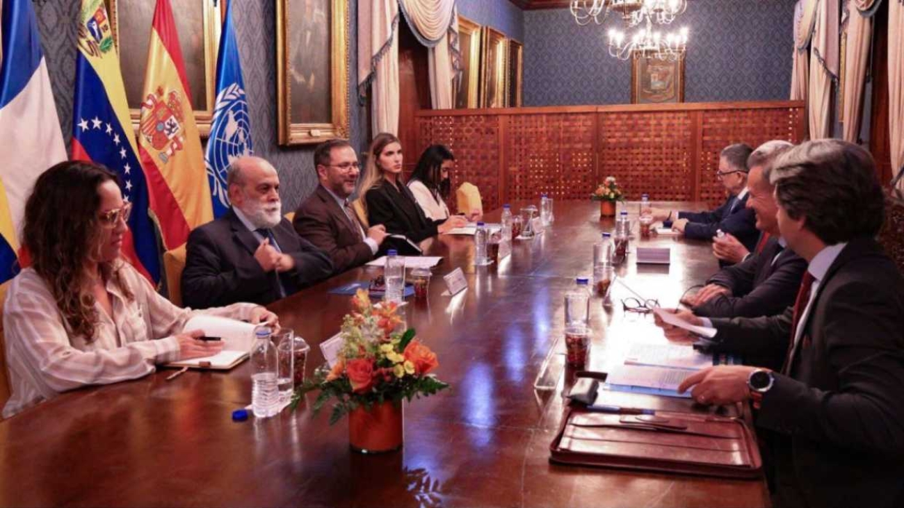 canciller-gil-asegura-a-embajadores-la-proteccion-de-sedes-diplomaticas-frente-a-amenazas-de-la-ultr-176693