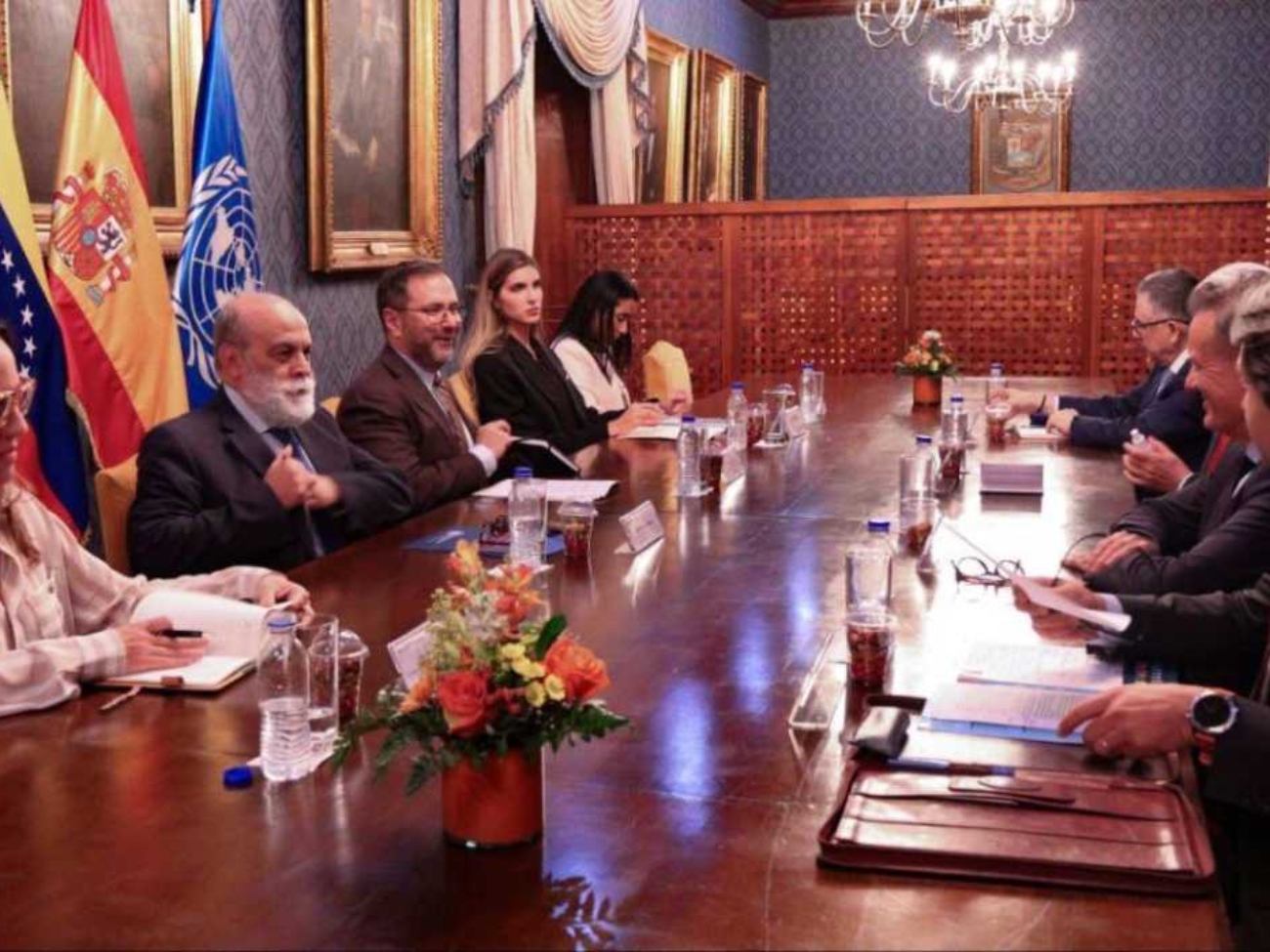 canciller-gil-asegura-a-embajadores-la-proteccion-de-sedes-diplomaticas-frente-a-amenazas-de-la-ultr-176693