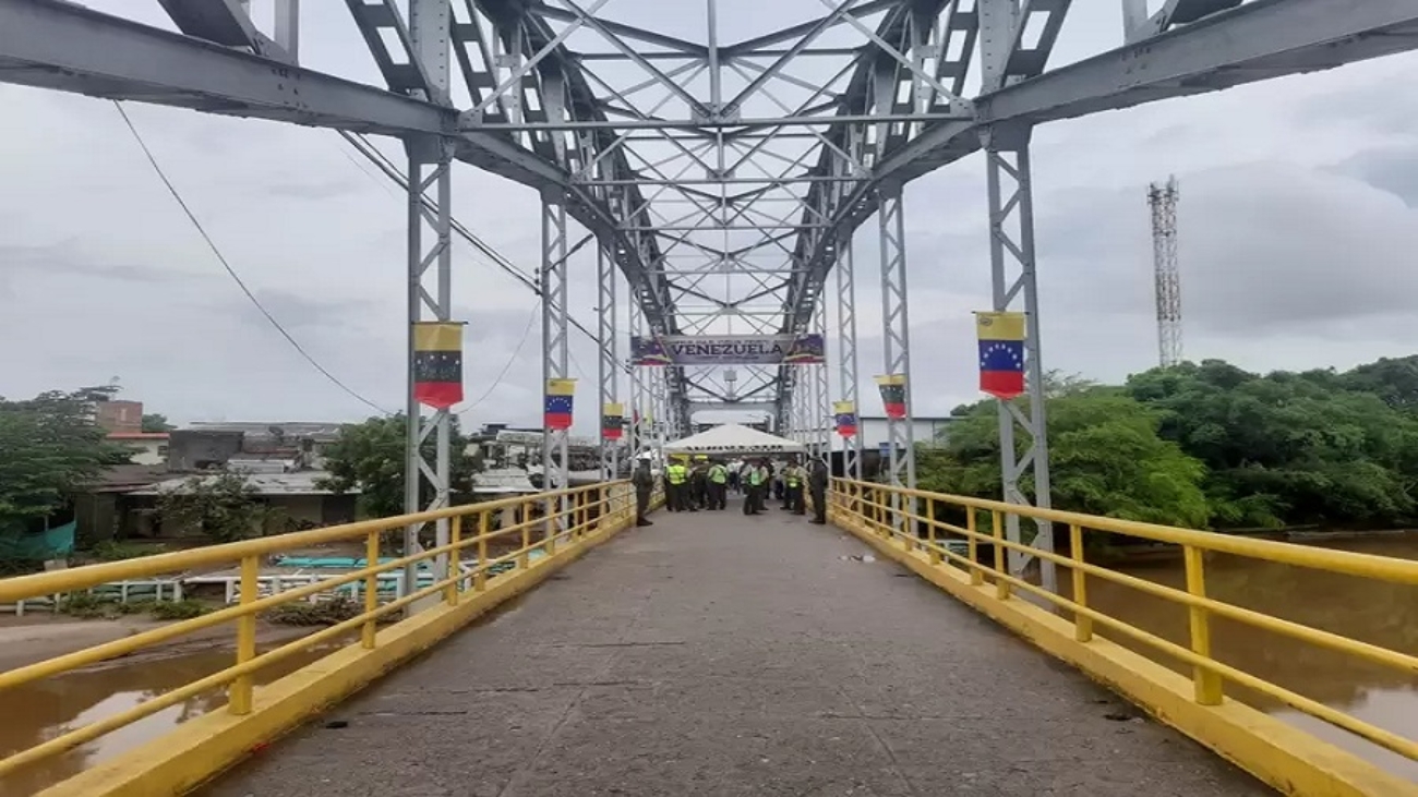 colombia-y-venezuela-abren-el-paso-de-vehiculos-en-el-cuarto-puente-en-su-frontera-comun-21393