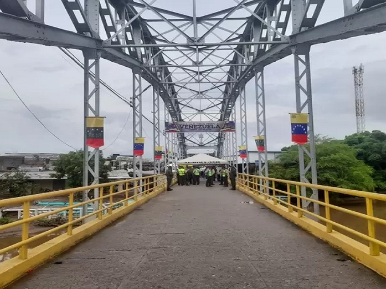 colombia-y-venezuela-abren-el-paso-de-vehiculos-en-el-cuarto-puente-en-su-frontera-comun-21393