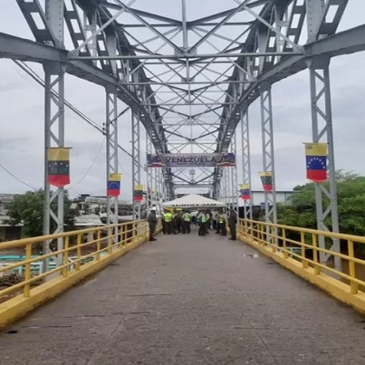 colombia-y-venezuela-abren-el-paso-de-vehiculos-en-el-cuarto-puente-en-su-frontera-comun-21393