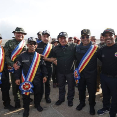 condecoracion-de-la-operacion-negro-primero-40682