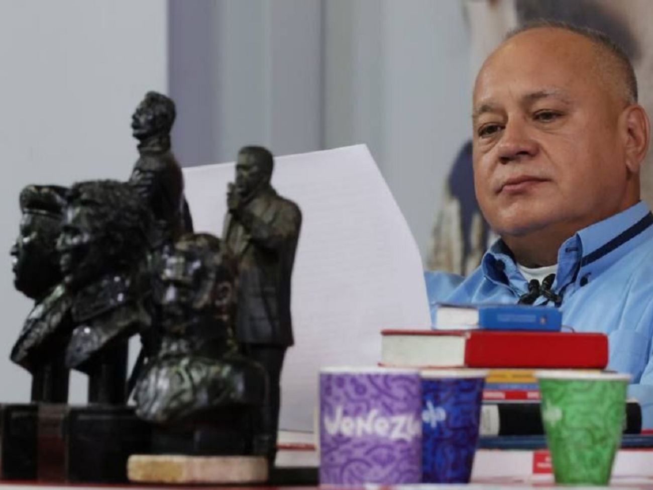 conductor-del-programa-con-el-mazo-dando-diosdado-cabello-rondon-174873