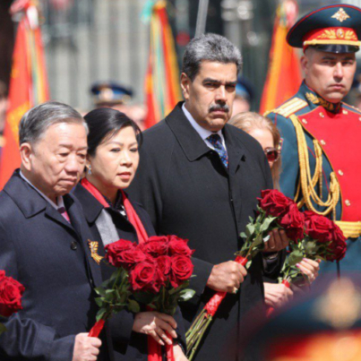 cortesia-nicolas-maduro-realiza-ofrenda-floral-en-la-tumba-del-soldado-desconocido-41086