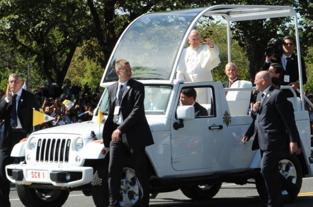 papa-francisco-en-el-papamovil-40786