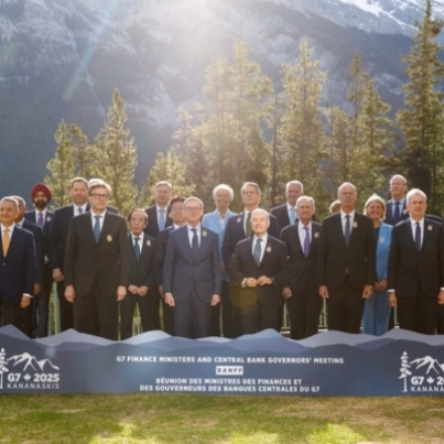 Dignitaries pose for a family photo during the G7 Finance Ministers and Central Bank Governors' Meeting in Banff, Alberta, Canada on May 21, 2025. Top finance leaders from the G7 nations gather in Canada starting Tuesday, with concerns including war in Ukraine at the fore while the advanced economies grapple with fallout from US President Donald Trump's sweeping tariffs. (Photo by Cole Burston/ / AFP)