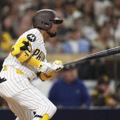 tsize_600x400_Luis-Arraez-900-hits