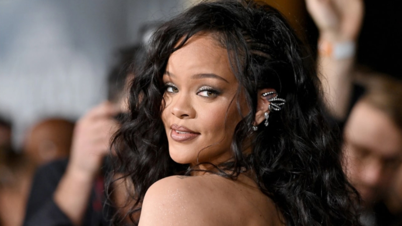 video-rihanna-vuelve-a-la-musica-con-la-banda-sonora-de-los-pitufos-41557