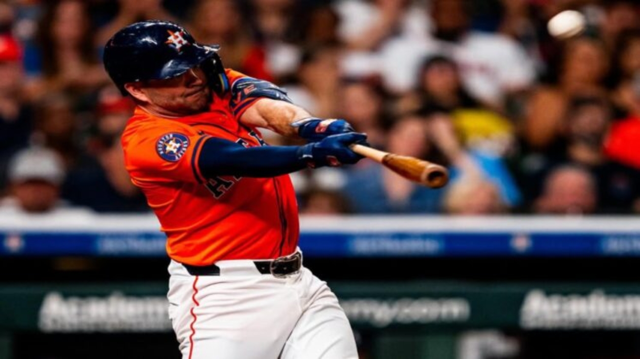 How-can-you-not-vote-for-this-man-VoteAltuve-⭐️-Link-in-bio-1-747x420